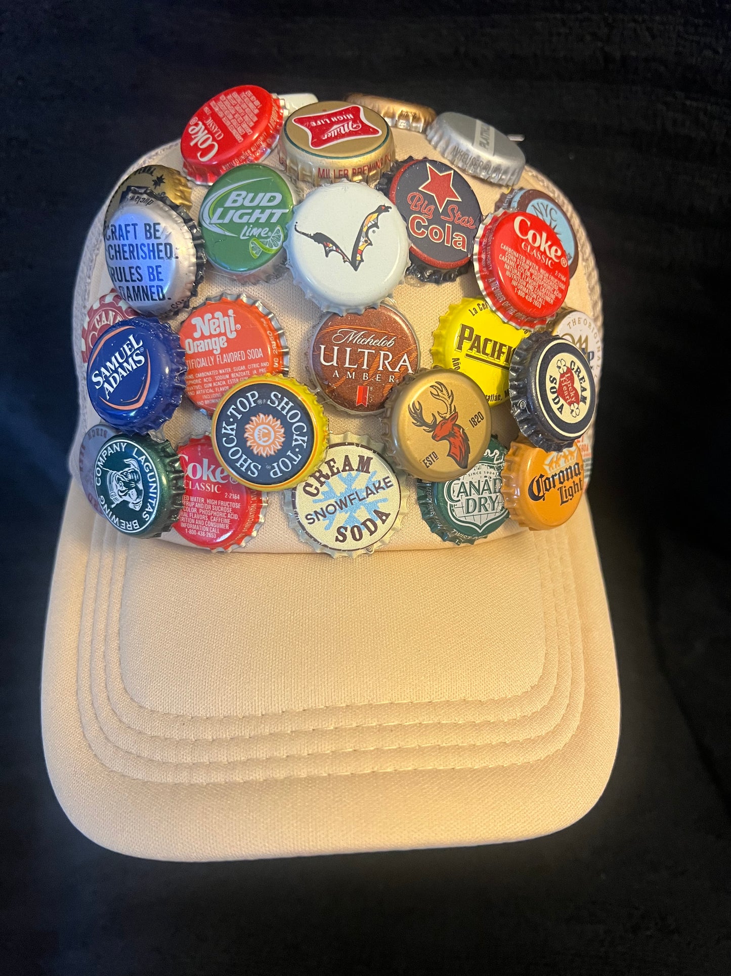 CAPPING TRUCKER HATS