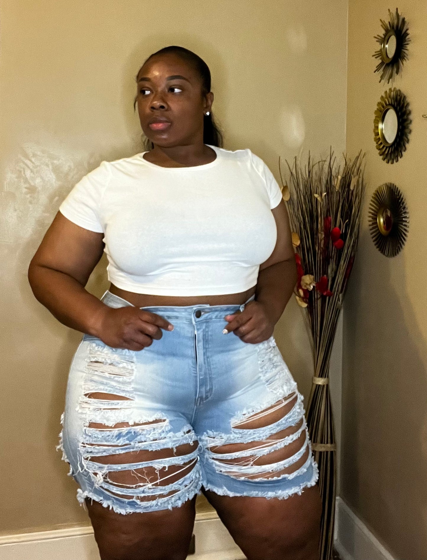 CUT IT OUT SHORTS (PLUS-SIZE)